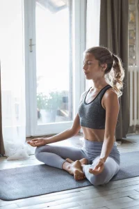 2 Cách Ngồi Thiền Đúng Tư Thế Cho Người Mới, Không Đau Lưng